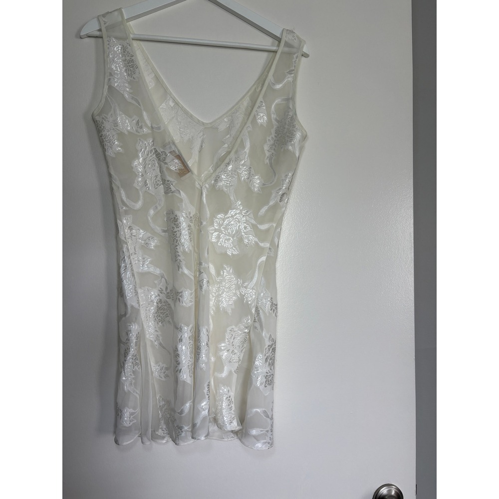 VINTAGE Victoria's Secret Nightgown Petite White Cream Floral Lace Slip - Picture 5 of 5